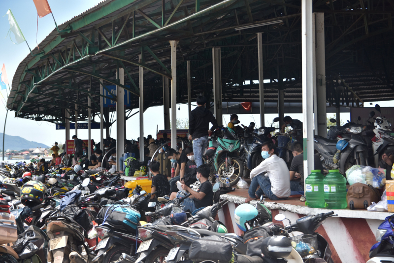Theo thống kê, từ ngày 25/7 đến ngày 27/7, có hơn 2.300 lượt người Thừa Thiên Huế đăng ký về quê bằng xe máy.