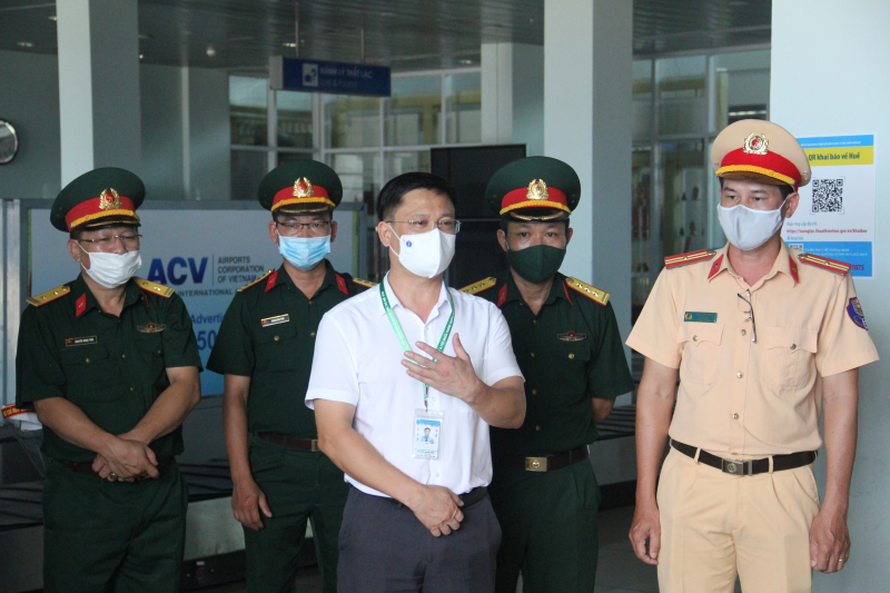 Lãnh đạo tỉnh Thừa Thiên Huế có mặt ở sân bay chỉ đạo công tác đón công dân trở về quê.