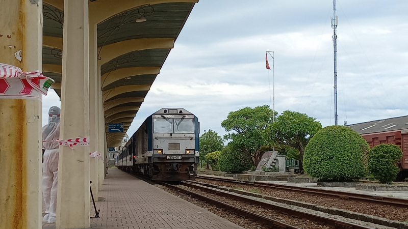 Đúng 13h20’ ngày 30/7, chuyến tàu SE38 chở theo 368 công dân Thừa Thiên Huế trở về quê từ TP. HCM đã đến ga Huế.