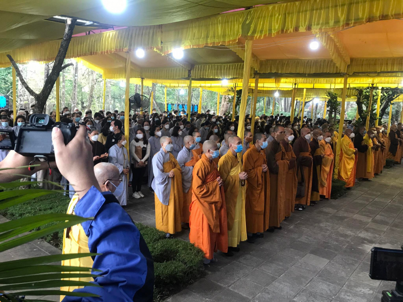 Lễ nhập kim quan Thiền sư Thích Nhất Hạnh được diễn ra vào lúc 8h ngày 23/1.