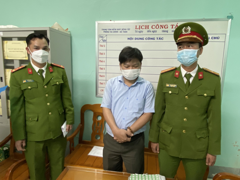 Khởi tố, bắt tạm giam ông Hà Thúc Nhật, kế toán trưởng CDC Thừa Thiên Huế.