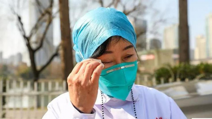 Bà Zhang Jixian, bác sĩ đầu tiên phát hiện ra chủng virus corona mới, là giám đốc của khoa Hô hấp và Chăm sóc Đặc biệt của bệnh viện tỉnh Hồ Bắc.
