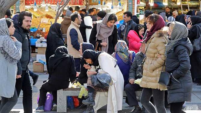 Người Iran mua sắm tại Grand Bazaar ở thủ đô Tehran.