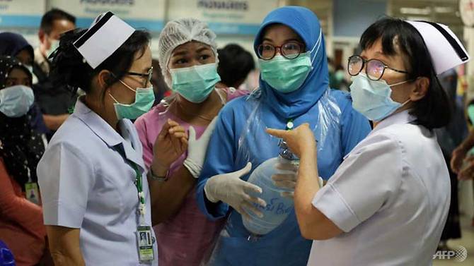 Các y tá tại Bệnh viện Yala phản ứng sau khi hai bệnh nhân đang bị nghi nhiễm Covid-19 tại Bệnh viện Yala ở tỉnh Yala, phía Nam Thái Lan.