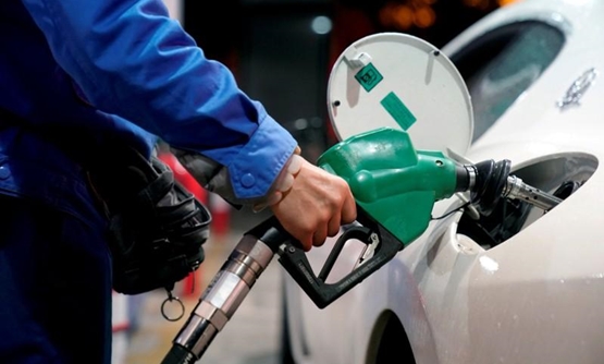 Giá xăng dầu sau khi OPEC và Nga đạt được thỏa thuận cắt giảm sản lượng kỷ lục.