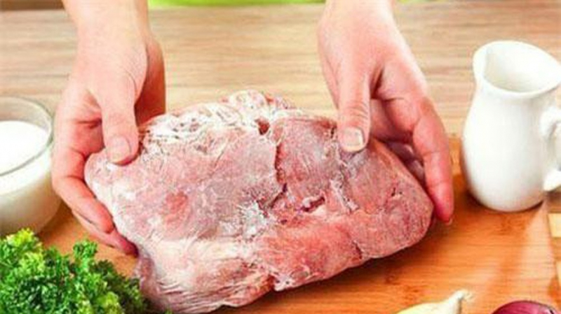 Cách rã đông thịt bằng đường khiến thịt mềm ra chỉ trong 7-10 phút.