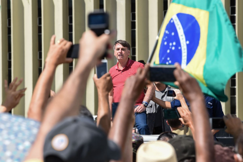 Tình hình dịch bệnh ngày 20/4: Tổng thống Brazil tham gia biểu tình phản đối phong tỏa.