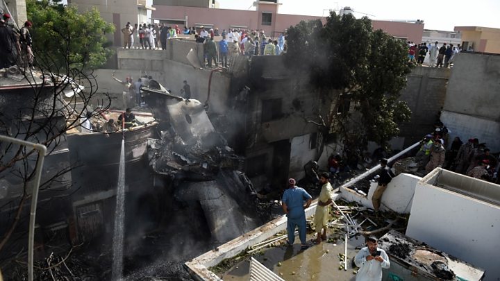 Hiện trường vụ tai nạn mới nhất của hàng không Pakistan xảy ra hôm 22/5.
