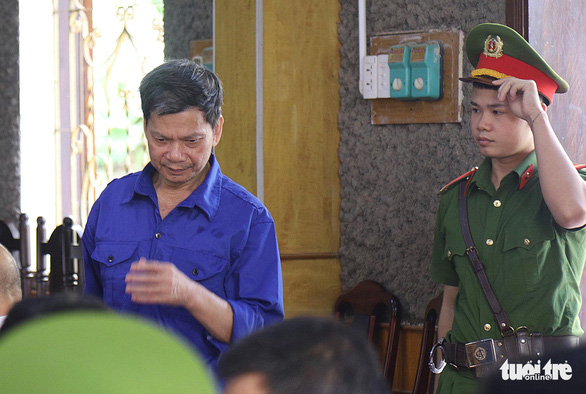 Bị cáo Lò Văn Huynh trong vụ gian lận điểm thi ở Sơn La tại tòa - Ảnh: Tuổi Trẻ.