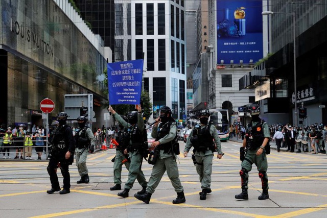 Tin thế giới hôm nay 29/5: Các thành viên lực lượng cảnh sát chống bạo động ở Hong Kong hôm 27/5.