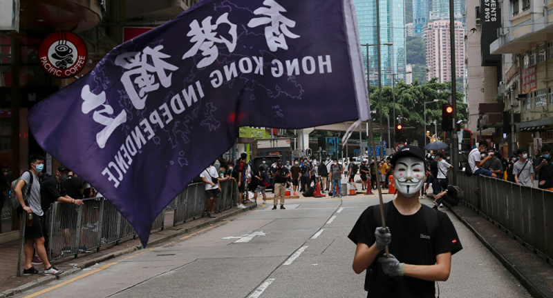 Một người biểu tình ở Hong Kong.