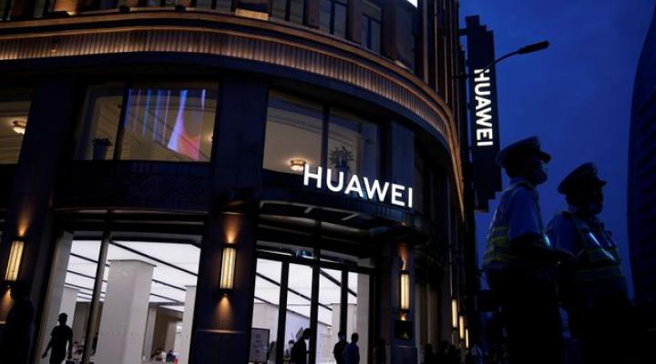 Mỹ kết luật các công ty hàng đầu của Trung Quốc, bao gồm công ty thiết bị viễn thông khổng lồ Huawei và Hikvision được quân đội Trung Quốc hậu thuẫn.