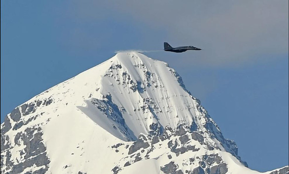 Chiến đấu cơ Ấn Độ bay qua Ladakh hôm 26/6.