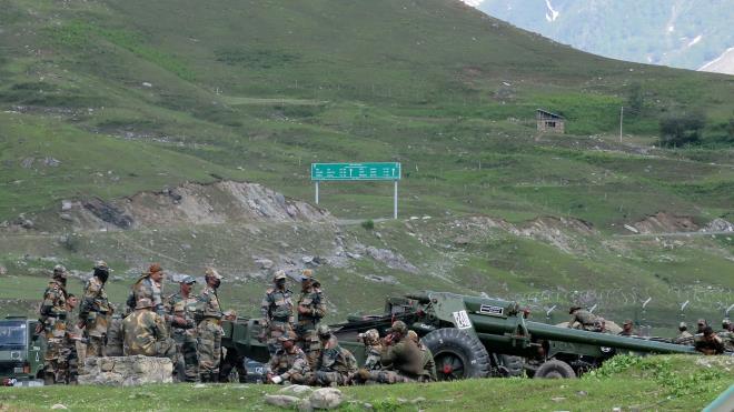 Ấn Độ đặt tên lửa phòng không phản ứng nhanh sát Trung Quốc.
