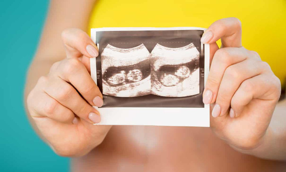 Song thai trong 2 tử cung khác nhau.