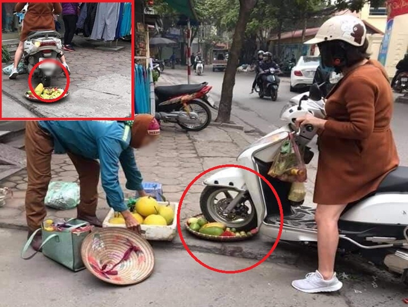 Hình ảnh nữ chủ shop quần áo chèn bánh xe vào thúng hoa quả vỉa hè kiếm Tết của người phụ nữ khốn khổ đang gây xôn xao cộng đồng mạng.