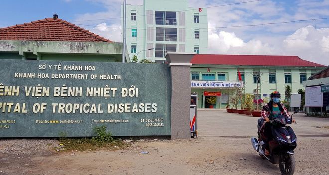 Trụ sở BV Bệnh Nhiệt đới Khánh Hòa nơi đang điều trị một số ca có dấu hiệu số cao, để xét nghiệm virus corona.