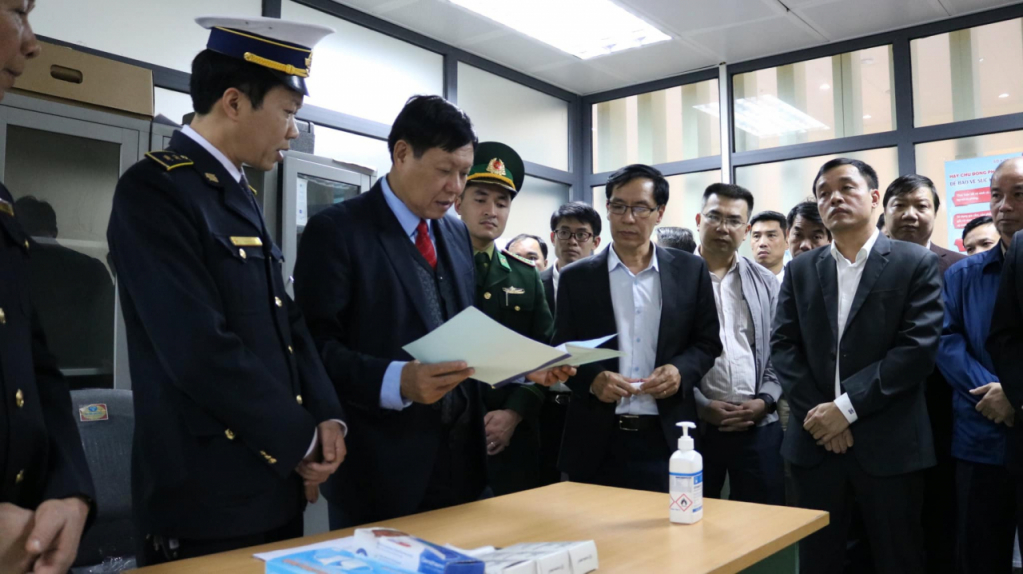 Thứ trưởng Bộ Y tế Đỗ Xuân Tuyên trực tiếp chỉ đạo công tác kiểm soát tịa tỉnh Lạng Sơn.