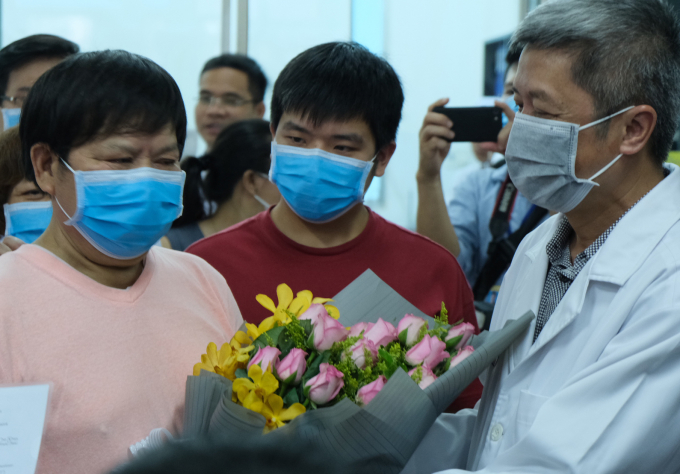 Cập nhật tin mới nhất dịch bệnh Covid-19 tối 12/2: Việt Nam thêm 1 người xuất viện