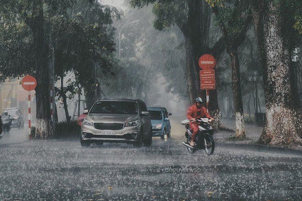 Dự báo thời tiết ngày mai 4/4: Gió mùa Đông Bắc, Hà Nội rét, mưa rào, mưa đá, lốc, sét. Ảnh minh họa