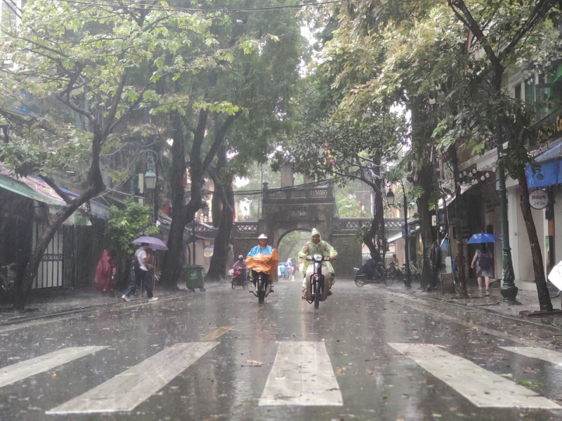Dự báo thời tiết ngày mai 24/4: Hà Nội có nơi mưa rất to, nguy cơ dông, lốc, sét, mưa đá. Ảnh minh họa
