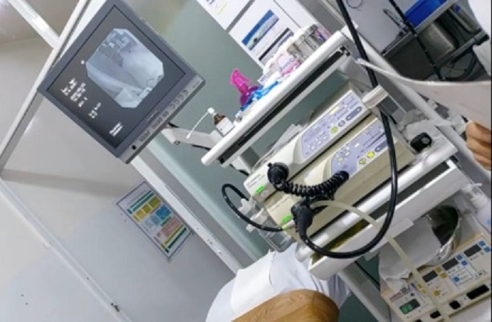 Cụm máy móc với bộ thiết bị mà Bộ Y tế khẳng định là “chưa từng được cấp phép ở Việt Nam”