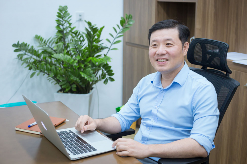 Giáo sư Vũ Hà Văn – Giám đốc khoa học Viện Nghiên cứu Dữ liệu lớn VinBigdata cho biết Vingroup muốn xây dựng một “thế hệ vàng” cho ngành công nghệ cao Việt Nam.