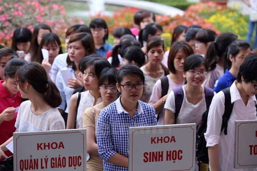  Sinh viên các khoa của trường Đại học Sư phạm Hà Nội trong một hoạt động.