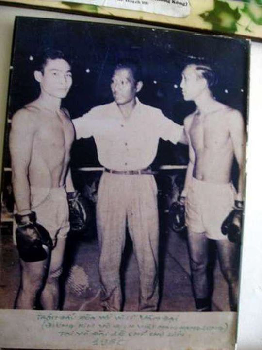  Một trận thượng đài năm 1960, Lý Huỳnh (trái) hòa với võ sĩ Văn Đại (đương kim vô địch miền Nam thời đó)
