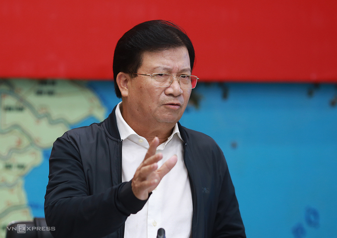 Phó thủ tướng Trịnh Đình Dũng phát biểu tại cuộc họp sáng 2/11. Ảnh: Tất Định.