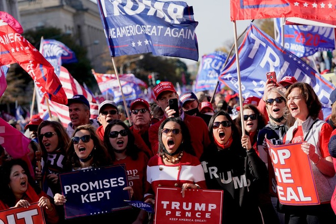 Những người ủng hộ ông Donald Trump tập trung tại thủ đô Washington để biểu tình. Ảnh: Bloomberg.