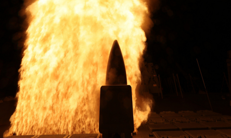 Tên lửa SM-3 rời bệ phóng trên tàu USS John Finn hôm 16/11. Ảnh: US Navy.