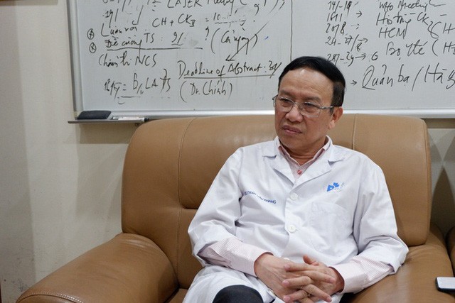  Giáo sư, tiến sĩ Trần Hậu Khang, Chủ tịch Hội Da liễu Việt Nam, nguyên Giám đốc Bệnh viện Da liễu Trung ương. Ảnh: Quốc Vương.