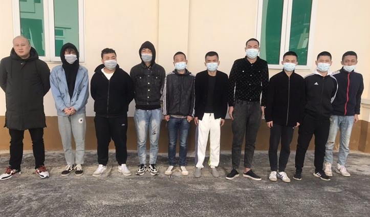 10 công dân Trung Quốc nhập cảnh trái phép vào Việt Nam bị Đồn Biên phòng cửa khẩu Chi Ma phát hiện, bắt giữ. Ảnh báo Biên phòng