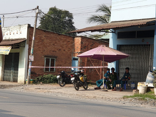 Ảnh minh họa: Lực lượng công an đang phong tỏa khu vực gần xưởng cơ khí trên ở phường Long Bình, quận 9
