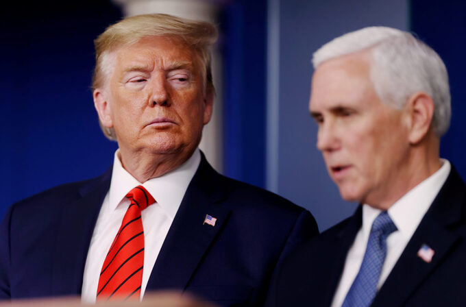 Tổng thống Trump (trái) và Phó tổng thống Mike Pence tại Nhà Trắng tháng 3/2020. Ảnh: Reuters.
