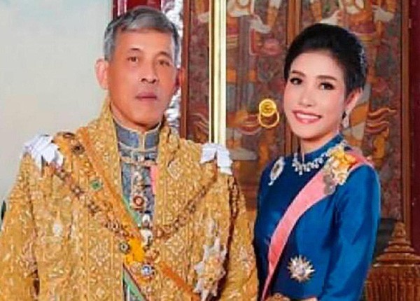 Vua Thái Lan và bà Sineenat.