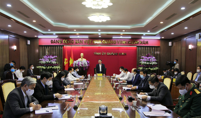  UBND tỉnh Quảng Ninh có cuộc họp với đoàn công tác phòng chống dịch của Bộ Y tế.