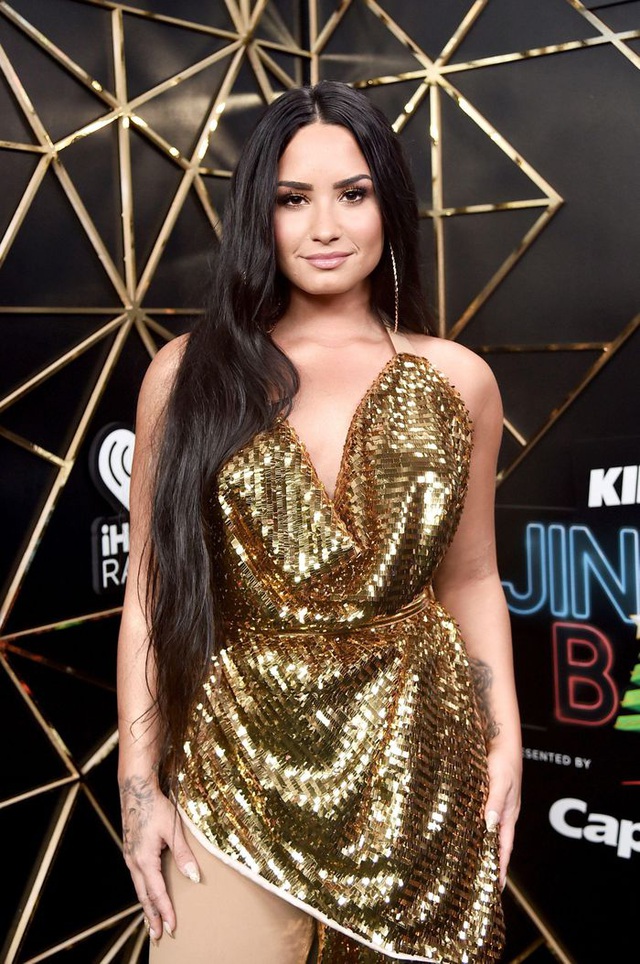  Nữ ca sĩ - diễn viên người Mỹ Demi Lovato (28 tuổi) đã gây bàng hoàng với bộ phim tài liệu và cuộc phỏng vấn chuyên sâu vừa thực hiện.