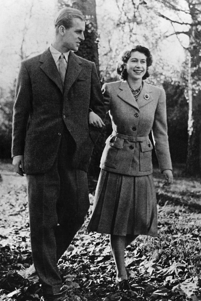  1947: Cặp đôi trong tuần trăng mật ở Romsey, New Hampshire, Anh.