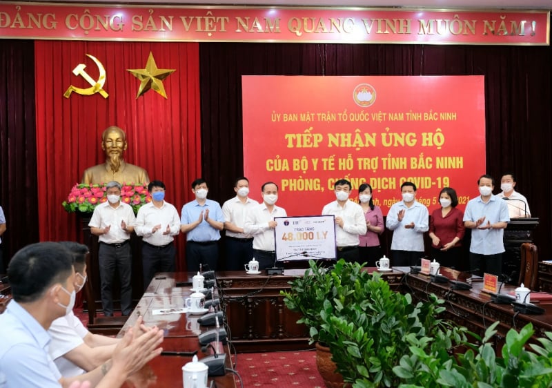 Tập đoàn TH tặng 48.000 ly sữa cho tỉnh Bắc Ninh phòng chống dịch Covid-19
