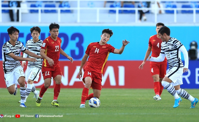 Văn Trường (số 14) cùng với Văn Khang là 2 cầu thủ mới 19 tuổi trong đội hình của U23 Việt Nam tại Cúp bóng đá U23 châu Á 2022. Ảnh VFF