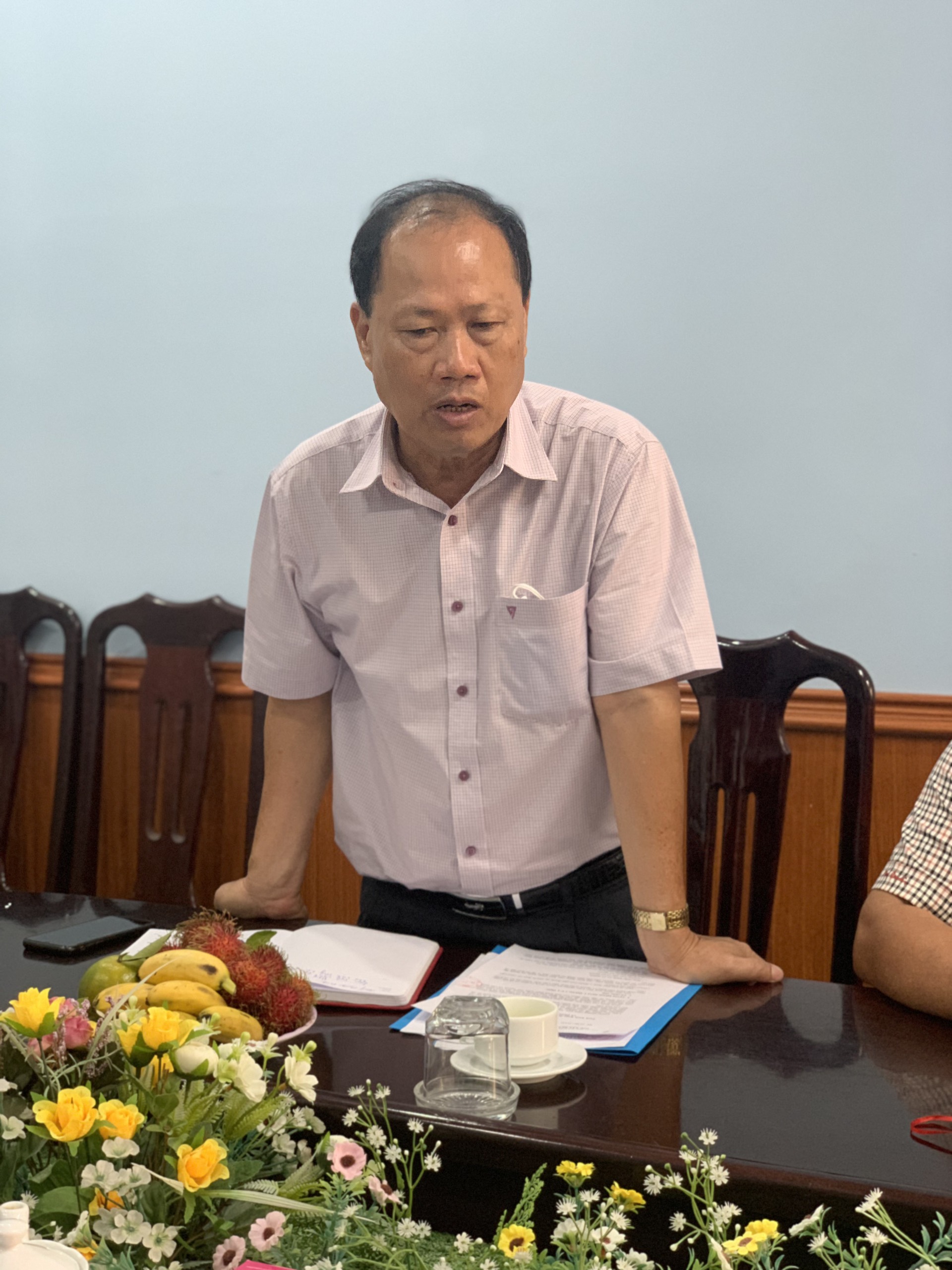  Ông Huỳnh Quốc Ca - Chủ tịch Hội Xây dựng tỉnh Bạc Liêu, Giám đốc Sở Xây dựng trình bày tại buổi làm việc.