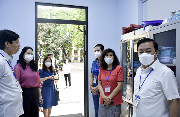  Phó Chủ tịch UBND TP Chử Xuân Dũng kiểm tra công tác cơ sở vật chất tại điểm thi Trường THPT Phan Đình Phùng