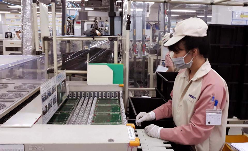  Sản xuất bản mạch điện tử tại Công ty TNHH Điện tử Meiko Việt Nam (KCN Thạch Thất)