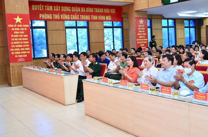  Phó Bí thư Thường trực Thành ủy Nguyễn Thị Tuyến cùng các đại biểu tham dự khai mạc diễn tập