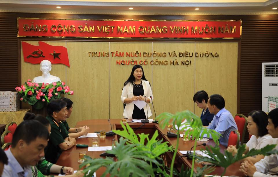  Chủ tịch Uỷ ban MTTQ TP Hà Nội Nguyễn Lan Hương tại buổi làm việc