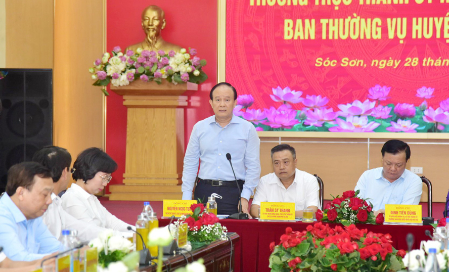  Chủ tịch HĐND thành phố Nguyễn Ngọc Tuấn phát biểu tại hội nghị.