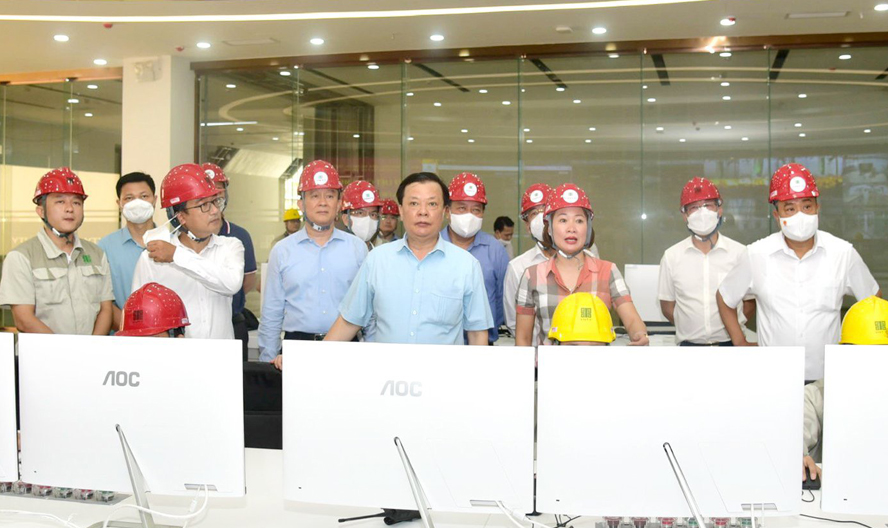  Bí thư Thành ủy Hà Nội Đinh Tiến Dũng và các đồng chí lãnh đạo thành phố Hà Nội thăm, kiểm tra nhà máy điện rác Thiên Ý tại Khu liên hiệp xử lý chất thải Nam Sơn (Sóc Sơn).