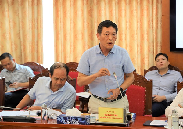  ÔngTrần Văn Tùng - Thứ trưởng Bộ Khoa học và Công nghệphát biểu tại hội nghị.